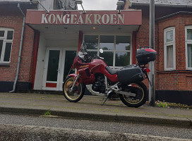 Kongeaakroen outside